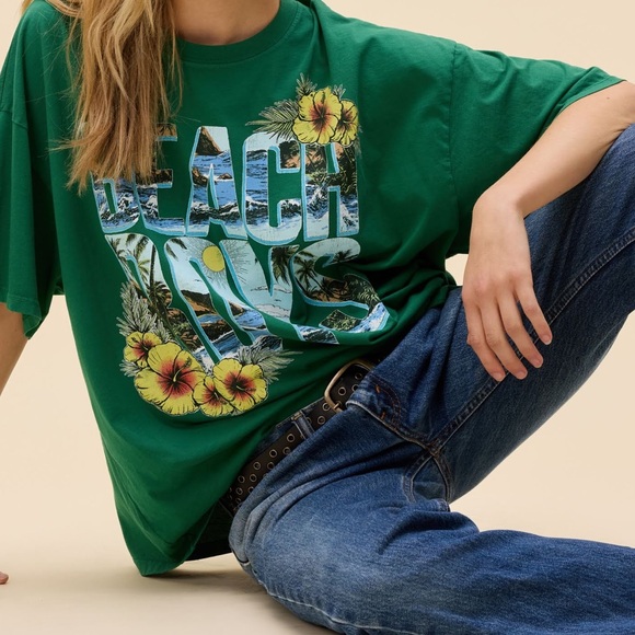 Daydreamer Beach Boys Tee - Picture 5 of 9